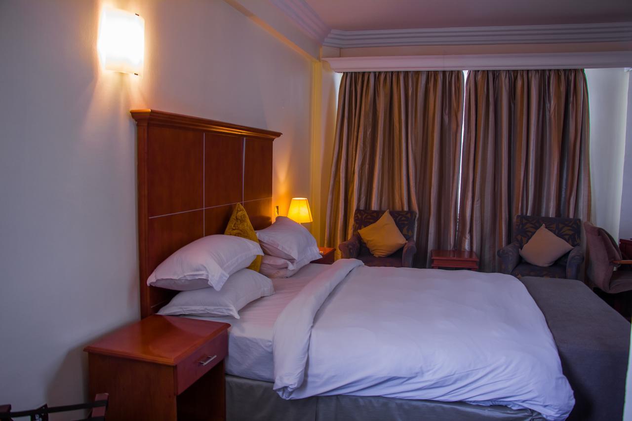 לגוס Westwood Hotel Ikoyi מראה חיצוני תמונה